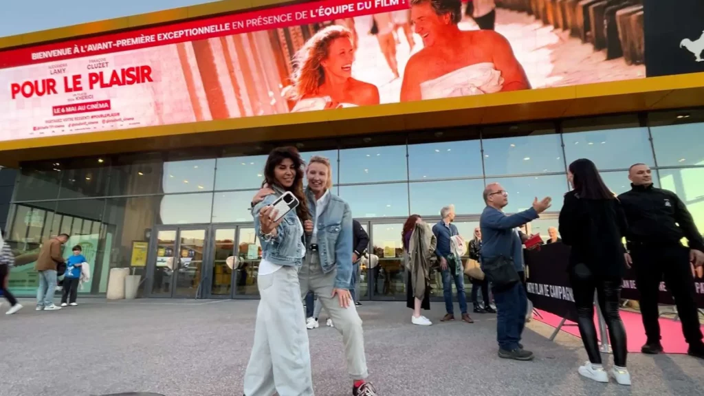 cascade automobile cinéma France prestataire formation conducteur cascade cinéma assurance cascade tournage cinéma coordinateur de cascade pour série TV & cinéma Précision driving, stunt driving, poursuite automobile, course-poursuite, drift cinéma, dérapage contrôlé, percussion de véhicules, tonneau (simple, bouchon, lanceur), saut de voiture, chute de moto, pilotage de précision. Réglage de cascades automobiles, Coordination mécanique cinéma, Performance de pilotage pour le film Véhicule de jeu, préparation mécanique, voiture travelling, voiture caméra, Russian Arm, tracking car, rig (fixation caméra), montage de sécurité, arceau de sécurité, renfort châssis, commande à distance (driving pod), déconnexion ABS/Airbag. Préparer, modifier, équiper, sécuriser, adapter, transformer. Préparation de véhicules de cascades, Support technique mécanique plateau, Ingénierie pour poursuites cinéma. Analyse de script (action) coordination mécanique Analyse de faisabilité cascades mécaniques Coordination de sécurité mécanique Expertise cascades véhicules Formation pilotage cinéma Matériel de cascade mécanique professionnel Coordination des poursuites automobiles : l'expertise en précision driving de Ciné , Loader travelling, travelling, loader, cascade, ciné cascade, cinéma, auto ciné, stunt, action, Jean-Claude lagniez, pilote, pilote de précision, film d'action, crash, stunt coordinateur, stunt coordinator, poursuite, car Chase, pilote de course, pilote automobile, cascade voiture, camera car, véhicules travelling, plateau travelling